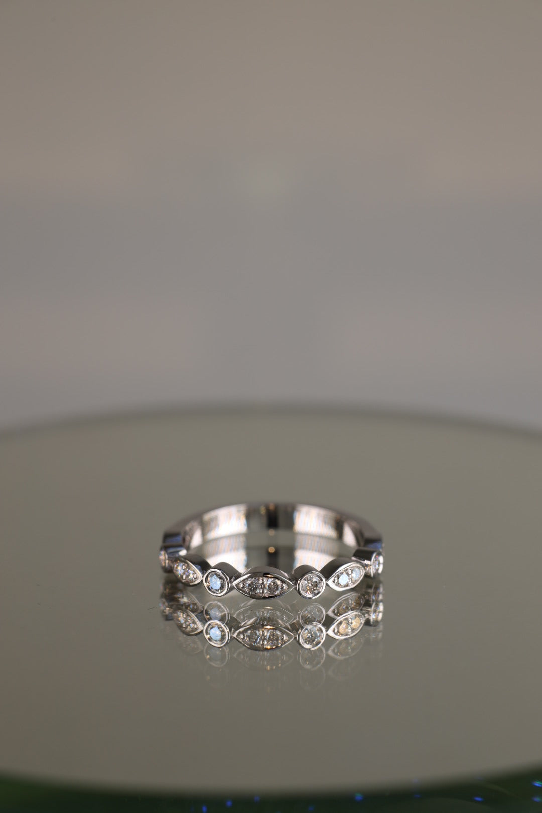 White gold art deco round brilliant diamond ring