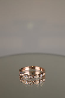 Rose gold art deco round brilliant diamond ring