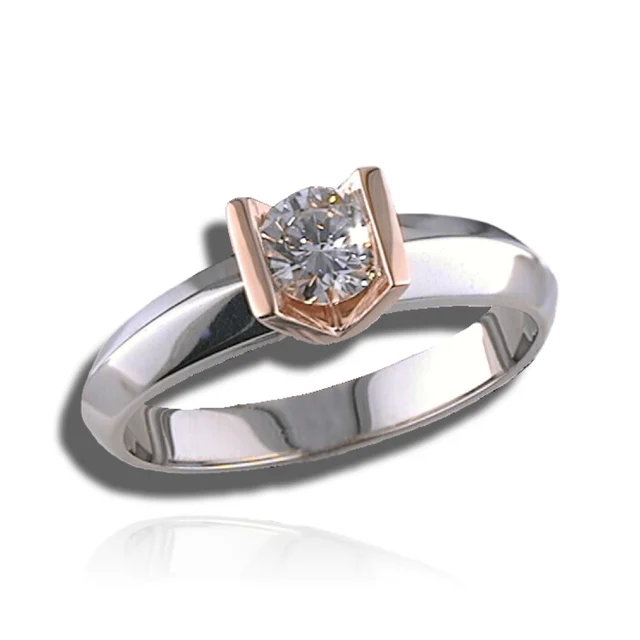 Round centre stone in a rose-coloured angular setting above a smooth white-metal band.