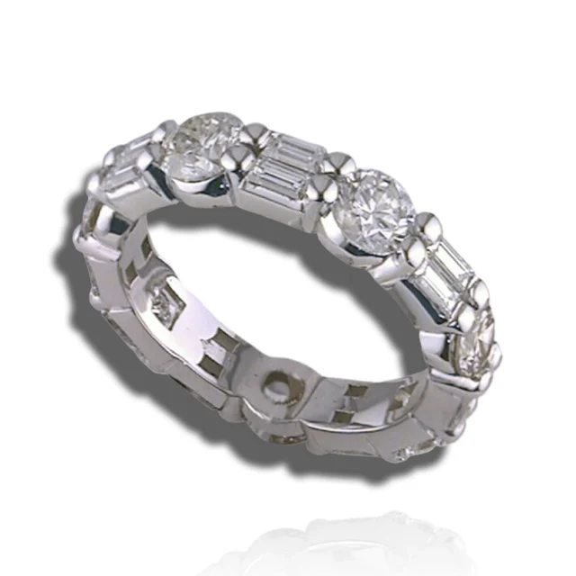 Diamond band alternating round stones with pairs of baguettes around the finger.